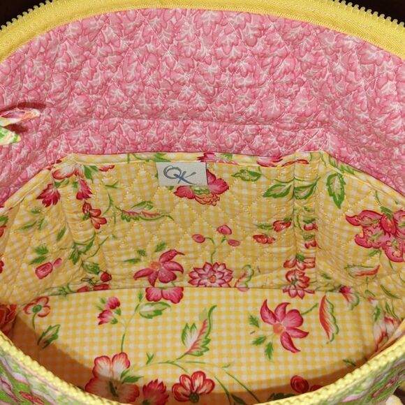 QK Quilted hand bag with beautiful bright colors - Picture 7 of 9
